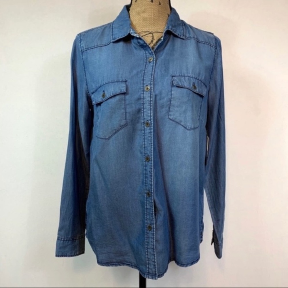 Lightweight Blue Chambray Button Down Shirt XS – Casual Everyday Essential